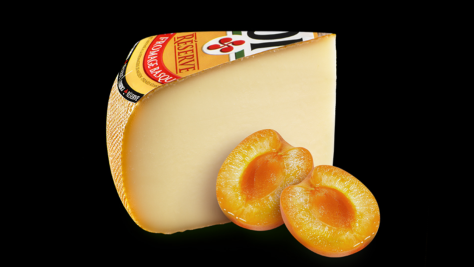 Etorki mit Aprikosen Etorki mit Aprikosen
