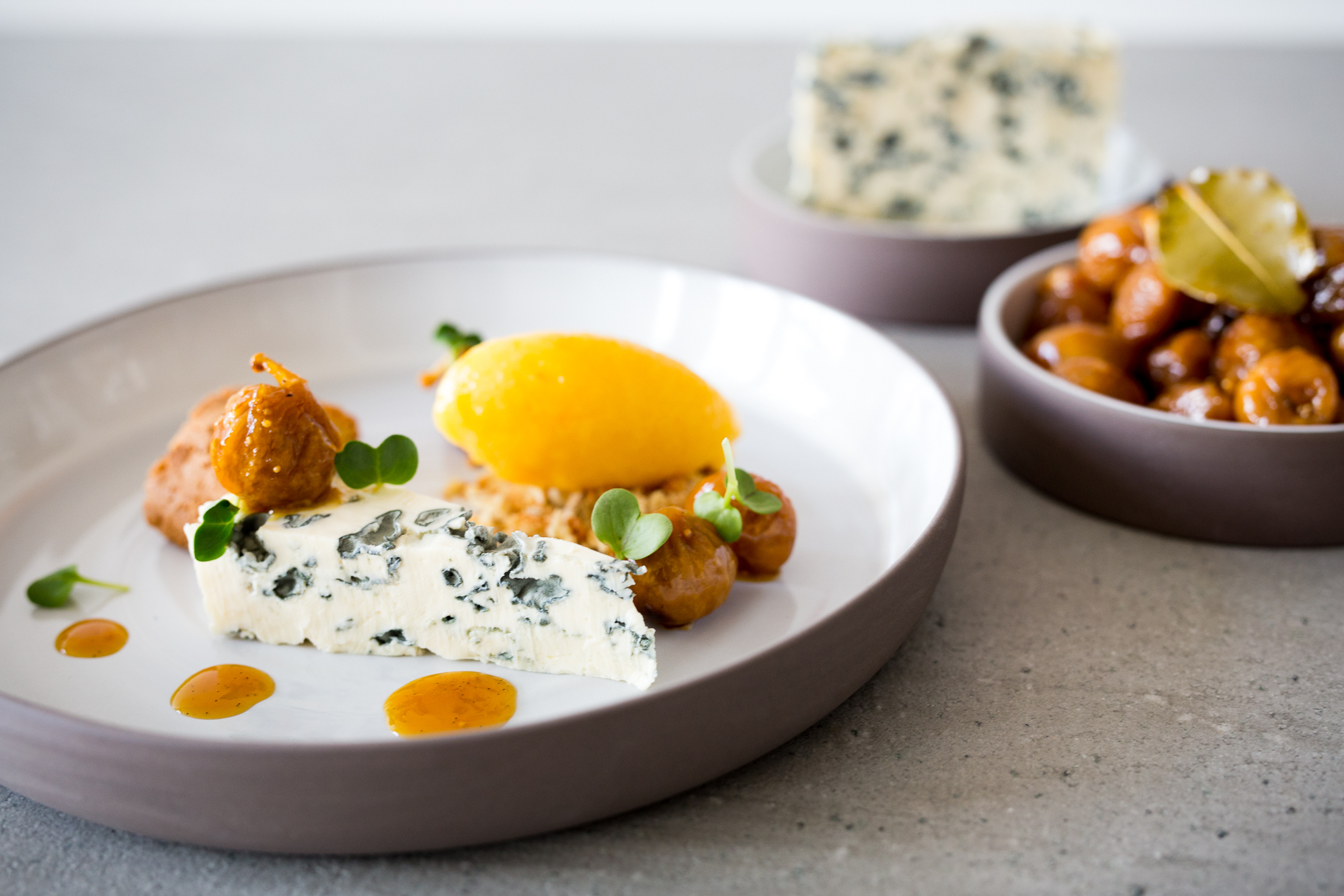 Saint Agur mit Mangosorbet und Gewürzfeigen