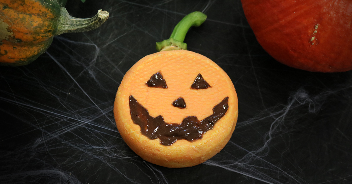 Halloween Käse-Kürbis Halloween Käse-Kürbis mit Chaumes