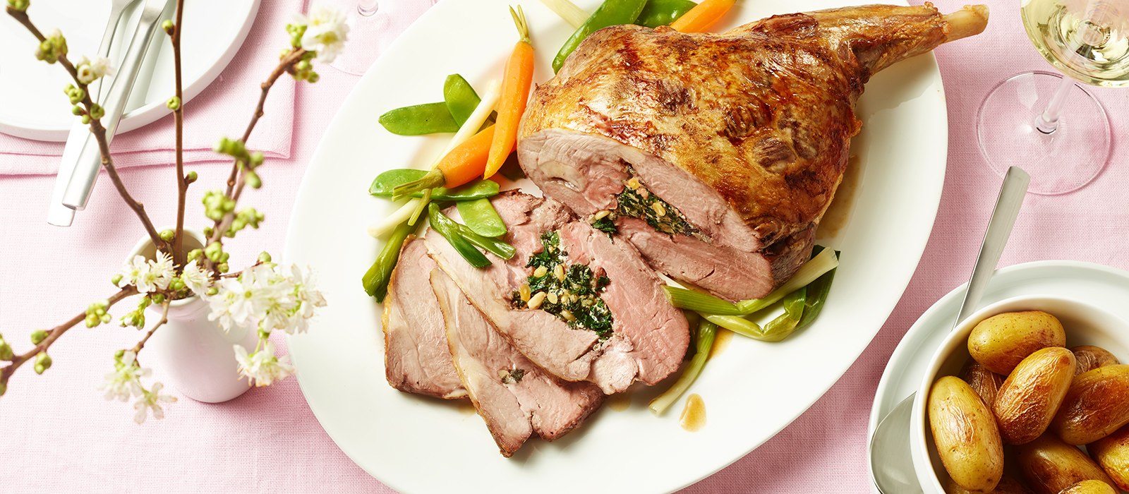Lammkeule mit Käse-Bärlauch-Füllung Lammkeule mit Käse-Bärlauch-Füllung