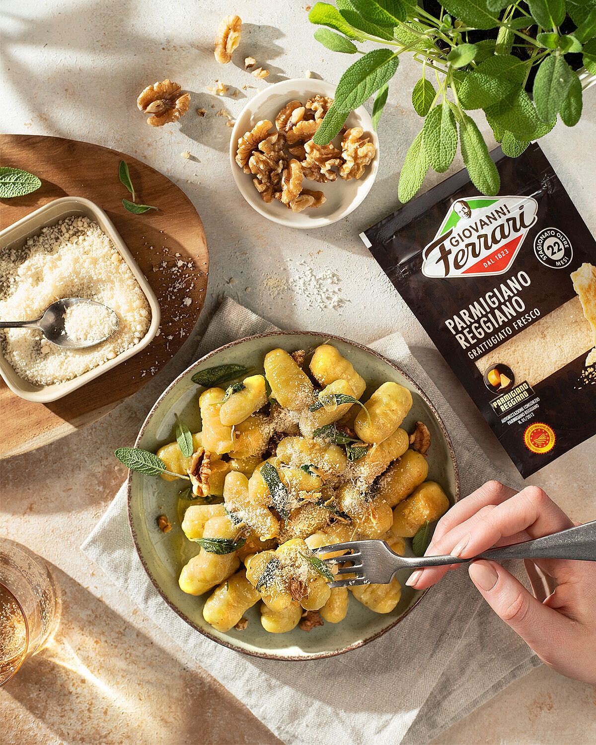 Selbstgemachte Kartoffel-Gnocchi mit Salbei-Butter