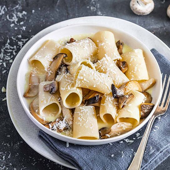 Paccheri mit Pilzen und Parmesansauce