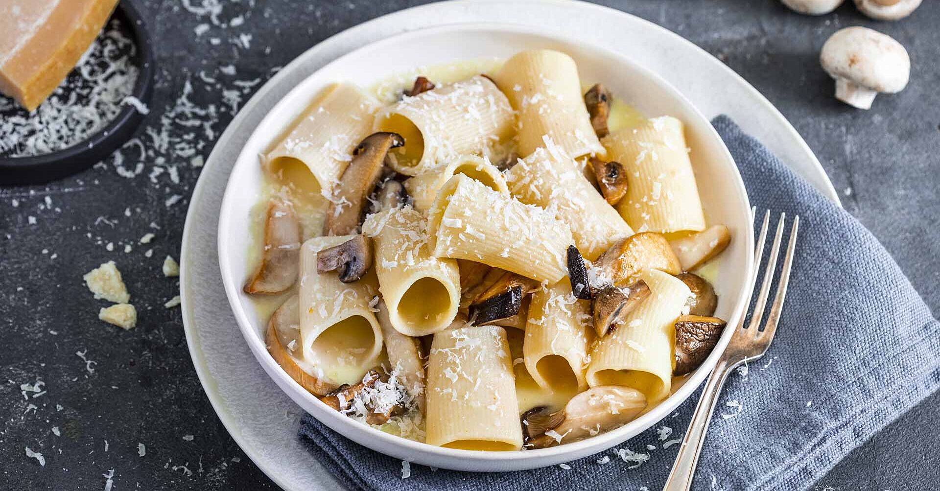 Paccheri mit Pilzen und Parmesansauce