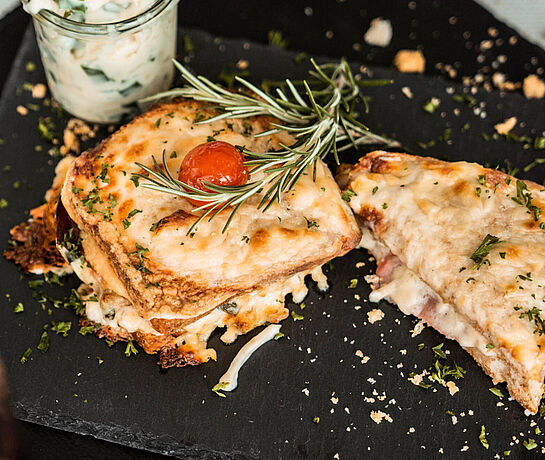 Rezept für Croque Monsieur mit Lauch-Sellerie-Gemüse