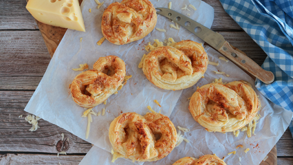 Käse-Blätterteigbrezel 