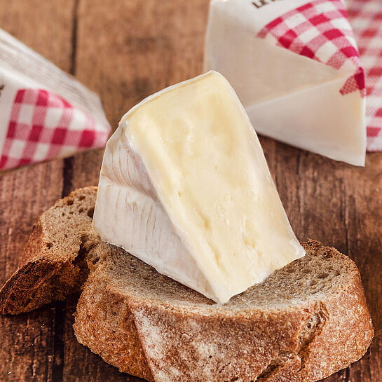 Le Rustique Camembert Portionen mit Brot