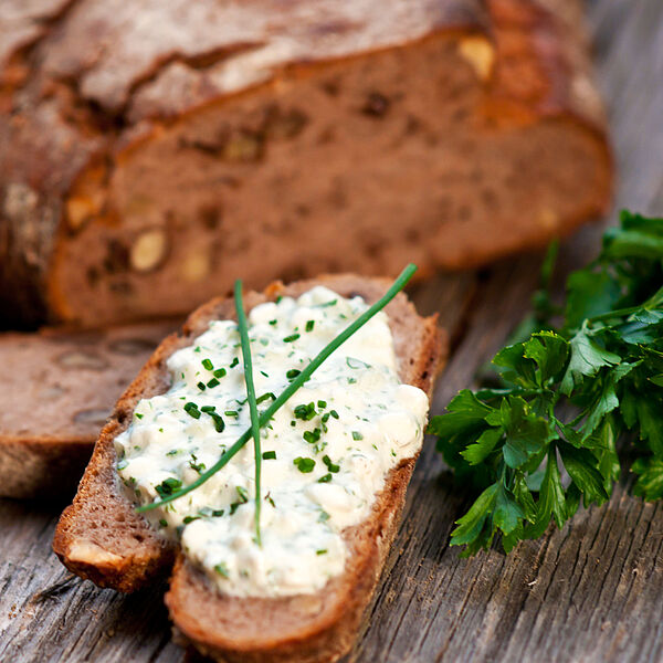 Le Tartare der frische Franzose Brot