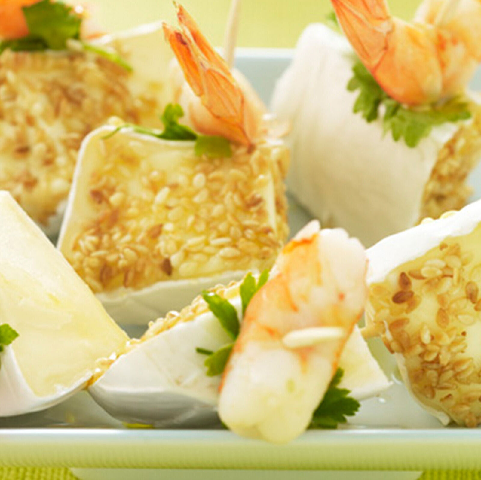 Sesam-Käse-Spieße mit Garnelen