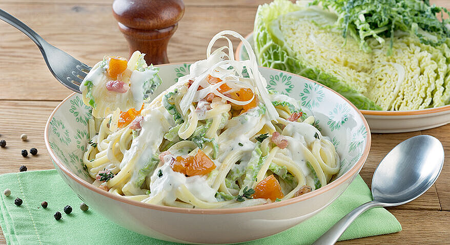 Linguine mit Wirsingstreifen und Ziegenfrischkäse