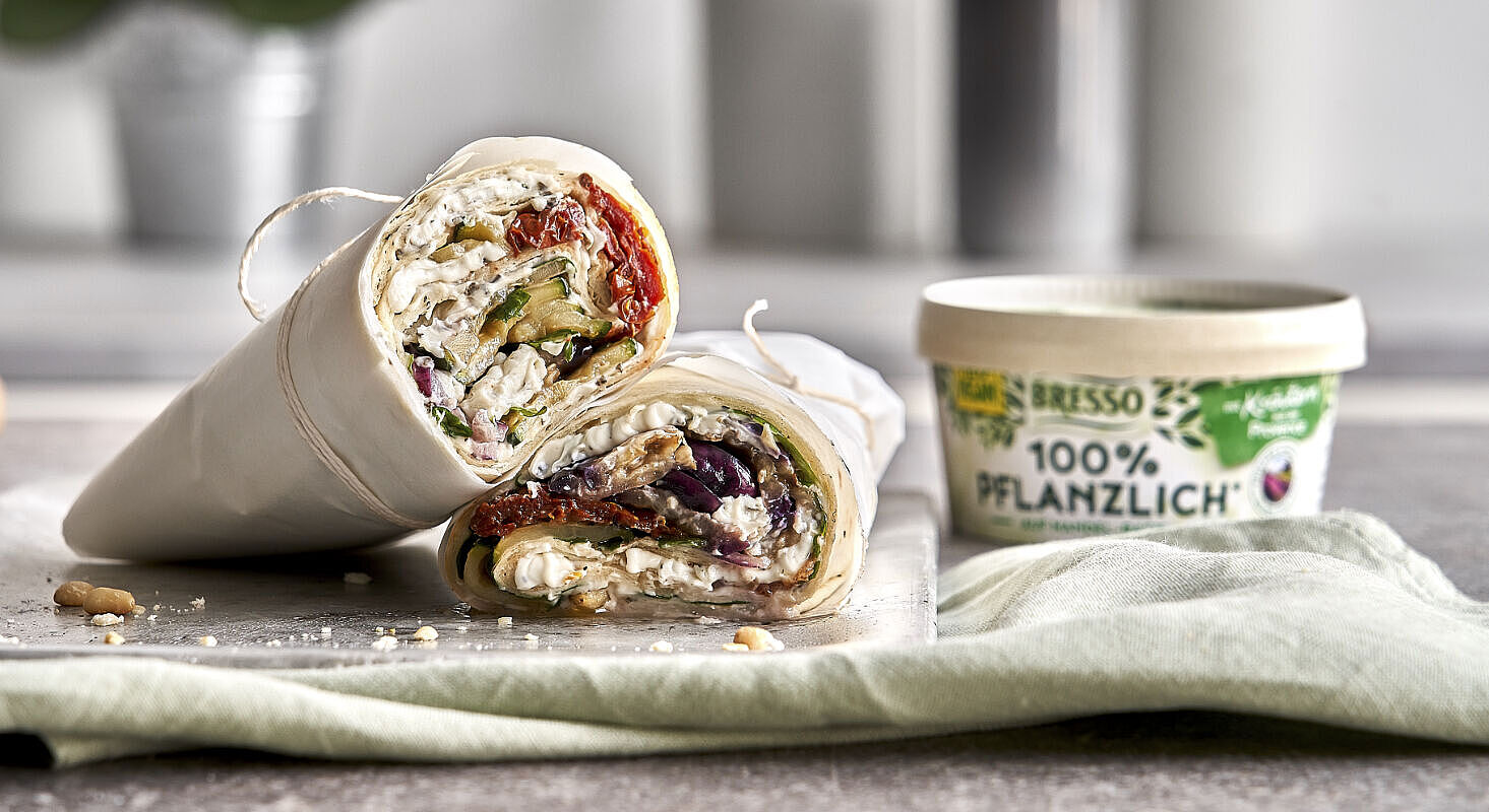 Veganer Wrap mit BRESSO 100% PFLANZLICH und gebratenem Gemüse