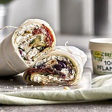 Unser veganer Wrap mit BRESSO ist ein leckerer und nahrhafter Snack, der in wenigen Minuten zubereitet werden kann. 