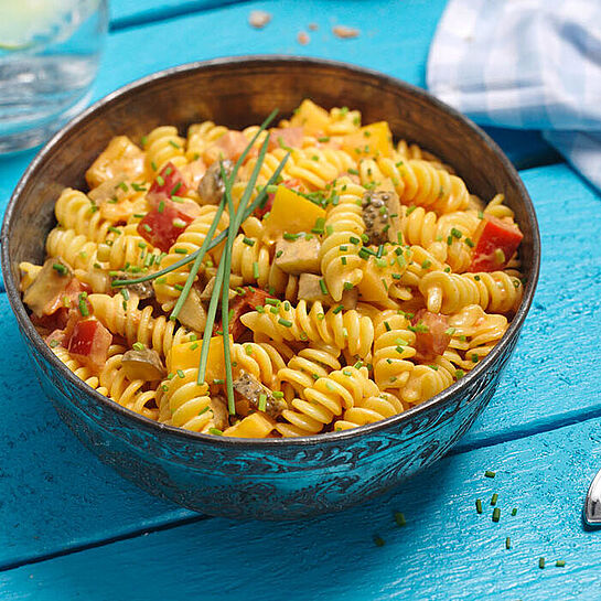 Nudelsalat Rezept mal anders: Mediterran und italienisch - Brunch Teufel verfeinert den Klassiker!