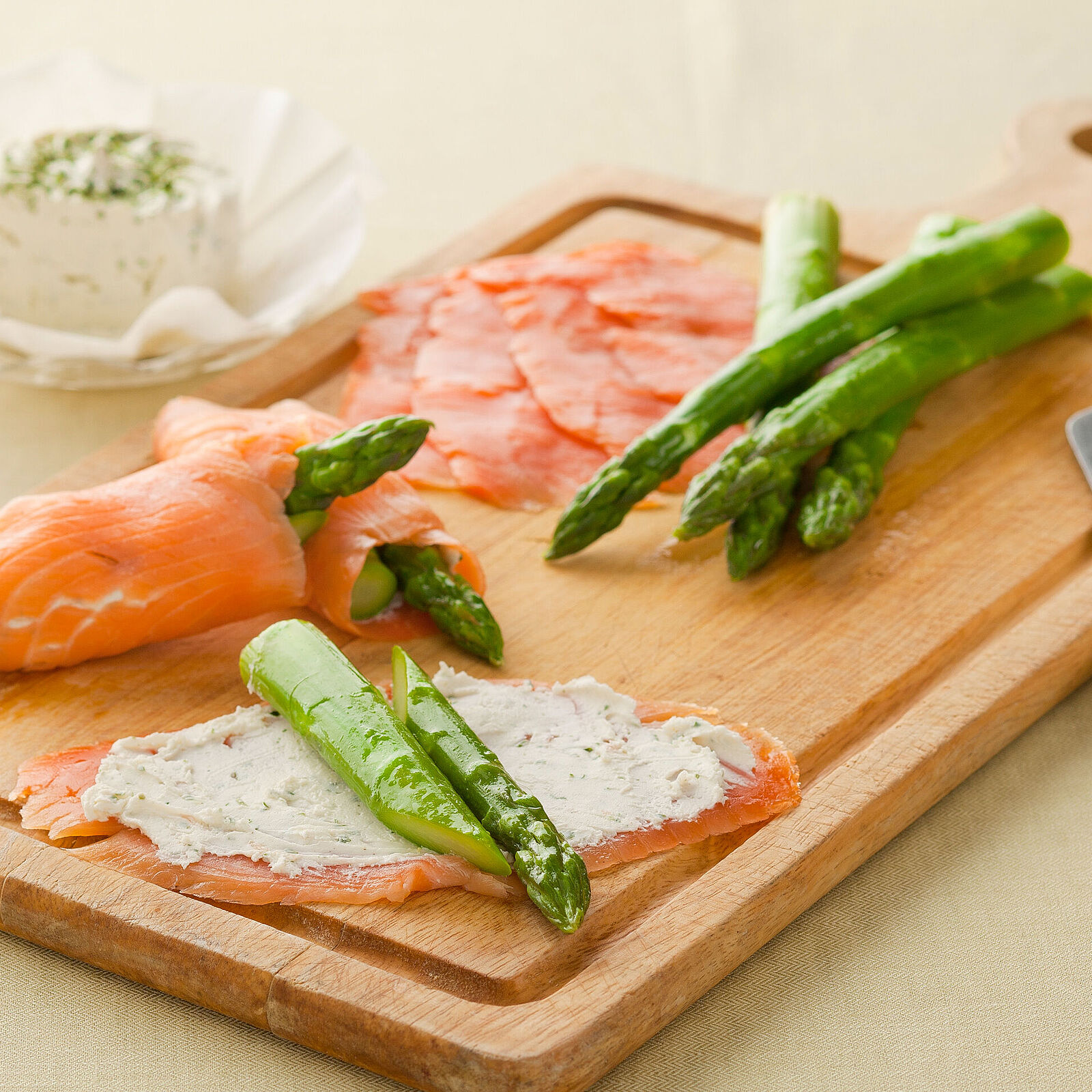 Spargel-Lachs-Röllchen
