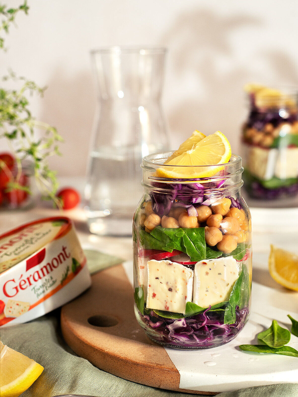 Bunter Salat mit Géramont im Glas