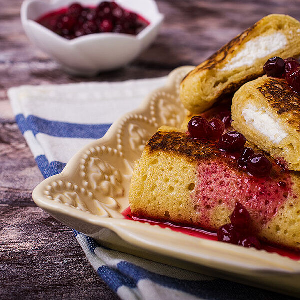 Rezept für Pfannkuchen gefüllt mit Frischkäse und Beeren 