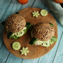 Knuffige Schildkrötenbrötchen mit Käse und Gurke