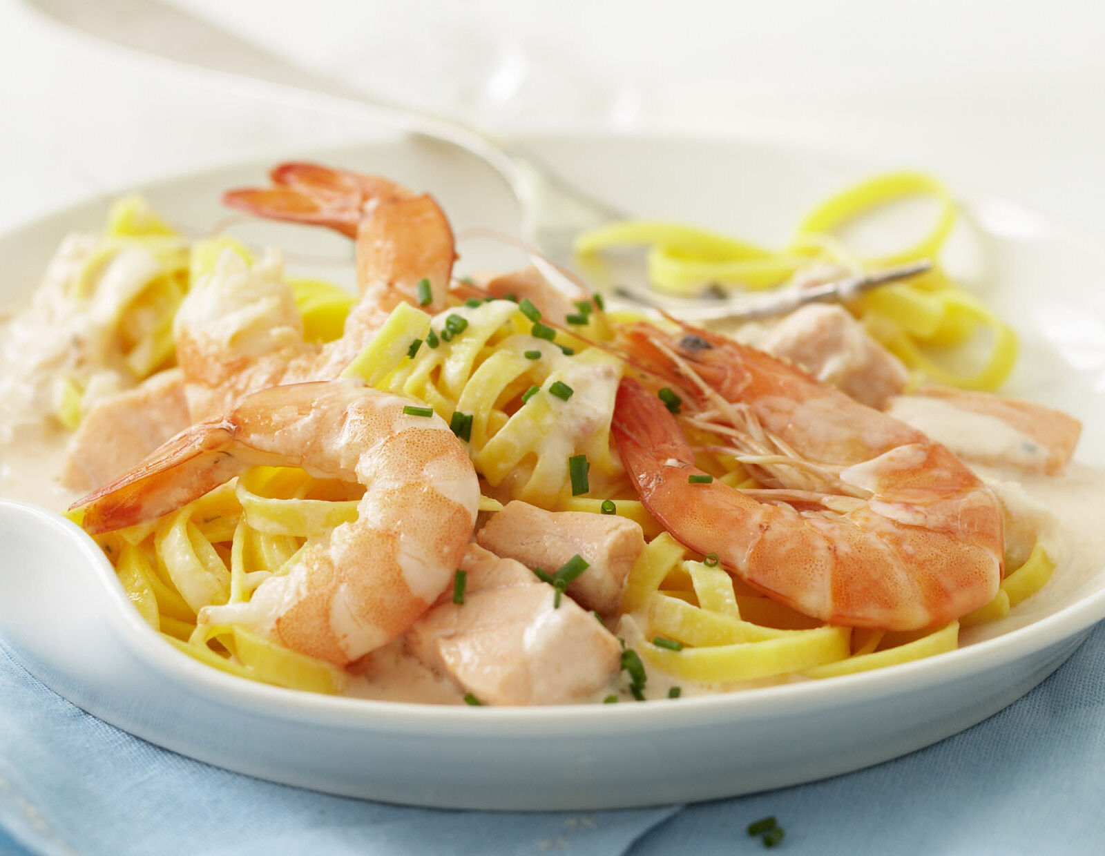 Pasta mit Lachs und Garnelen à la Provence