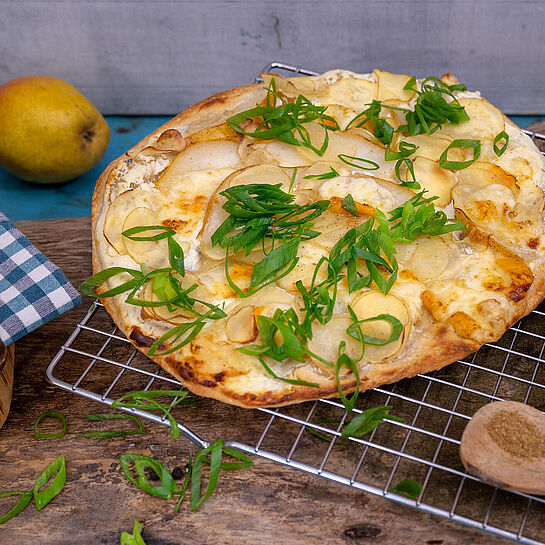 Rezept für Flammkuchen mit Saint Agur Creme und Birnen