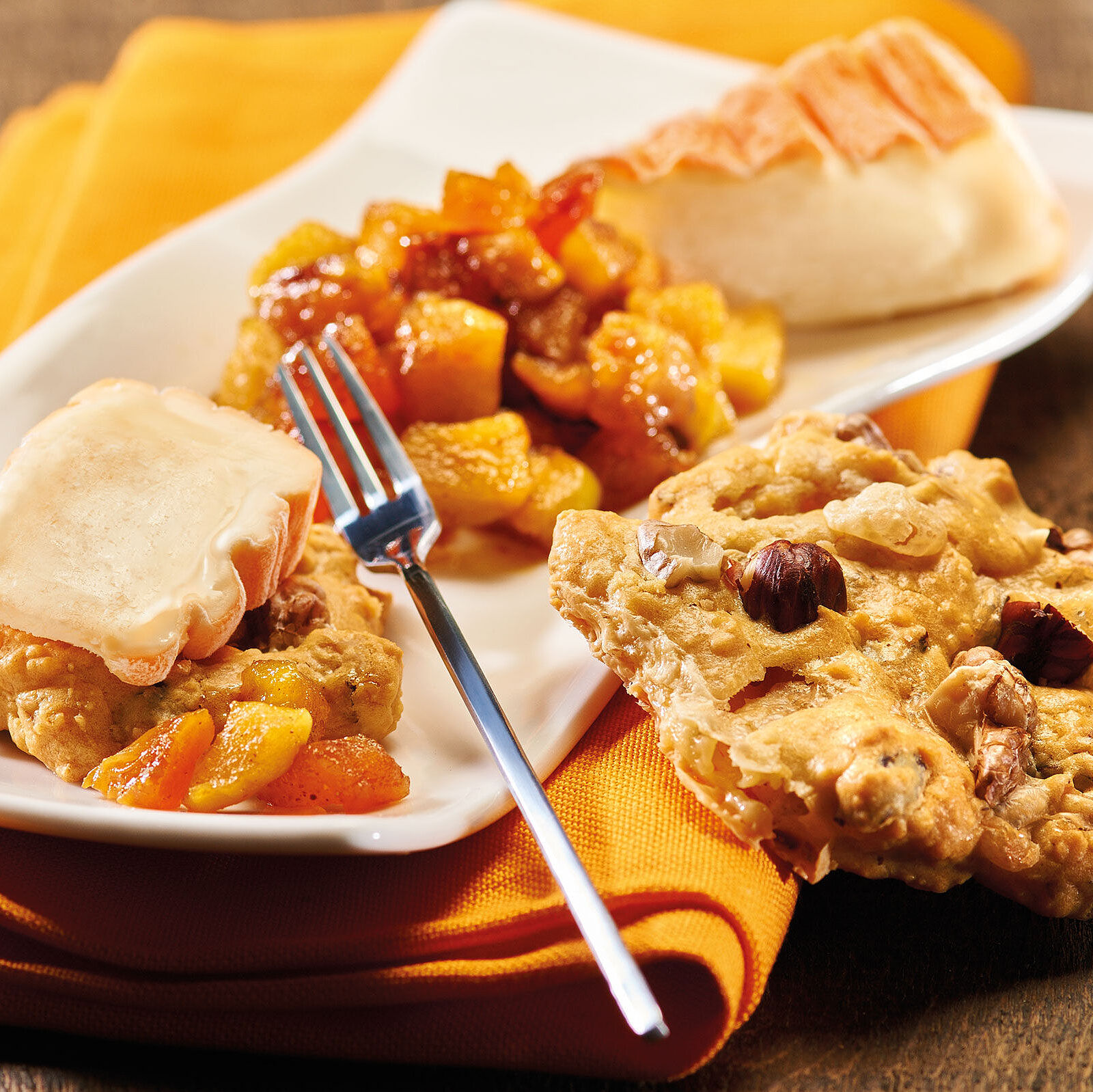 Nussige Cookies mit Berthaut Epoisses und Apfel-Chutney