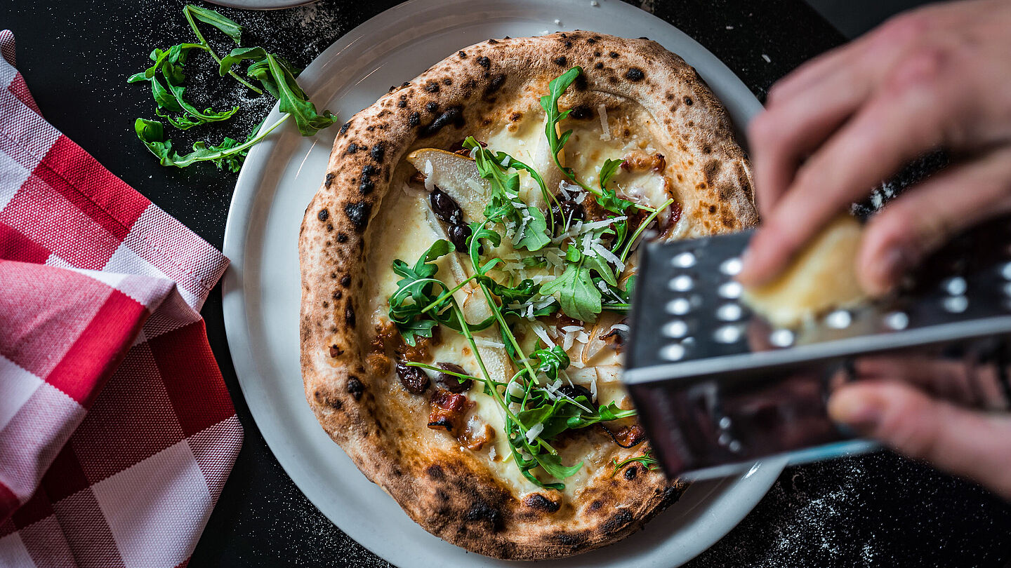 Rezept für Pizza mit Mozzarella und Birne