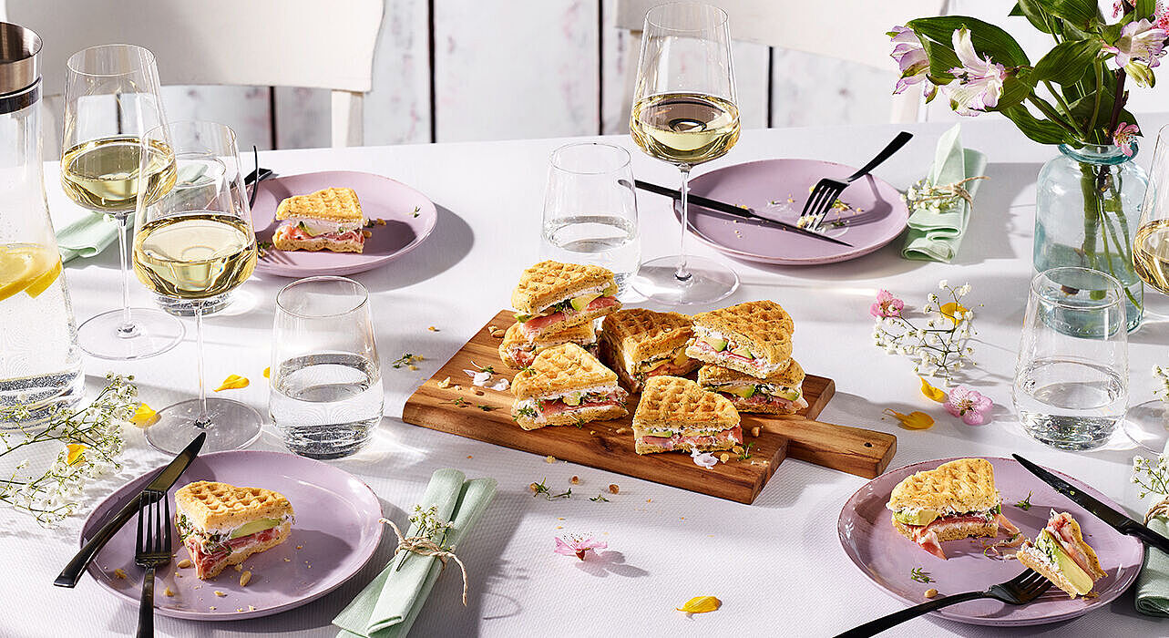 Herzhafte Käsewaffeln mit Chavroux und Parmaschinken
