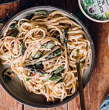 Mediterrane Spargelpasta mit überbackenem grünen Spargel und leckerem BRESSO 100% PFLANZLICH