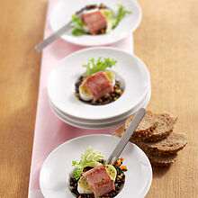 Rezept für Beluga Linsen mit Géramont, Schinken und Pistou