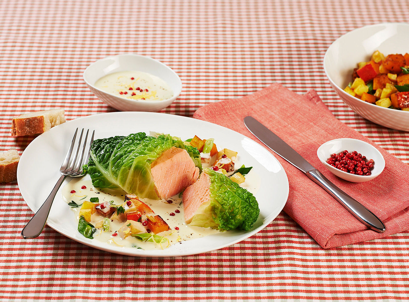Lachs mit Wirsing und Sahnesauce