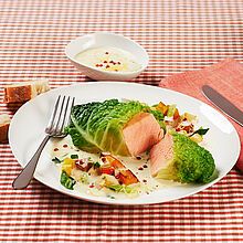 Lachs mit Wirsinggemüse und Milkana Pfefferrahmsauce