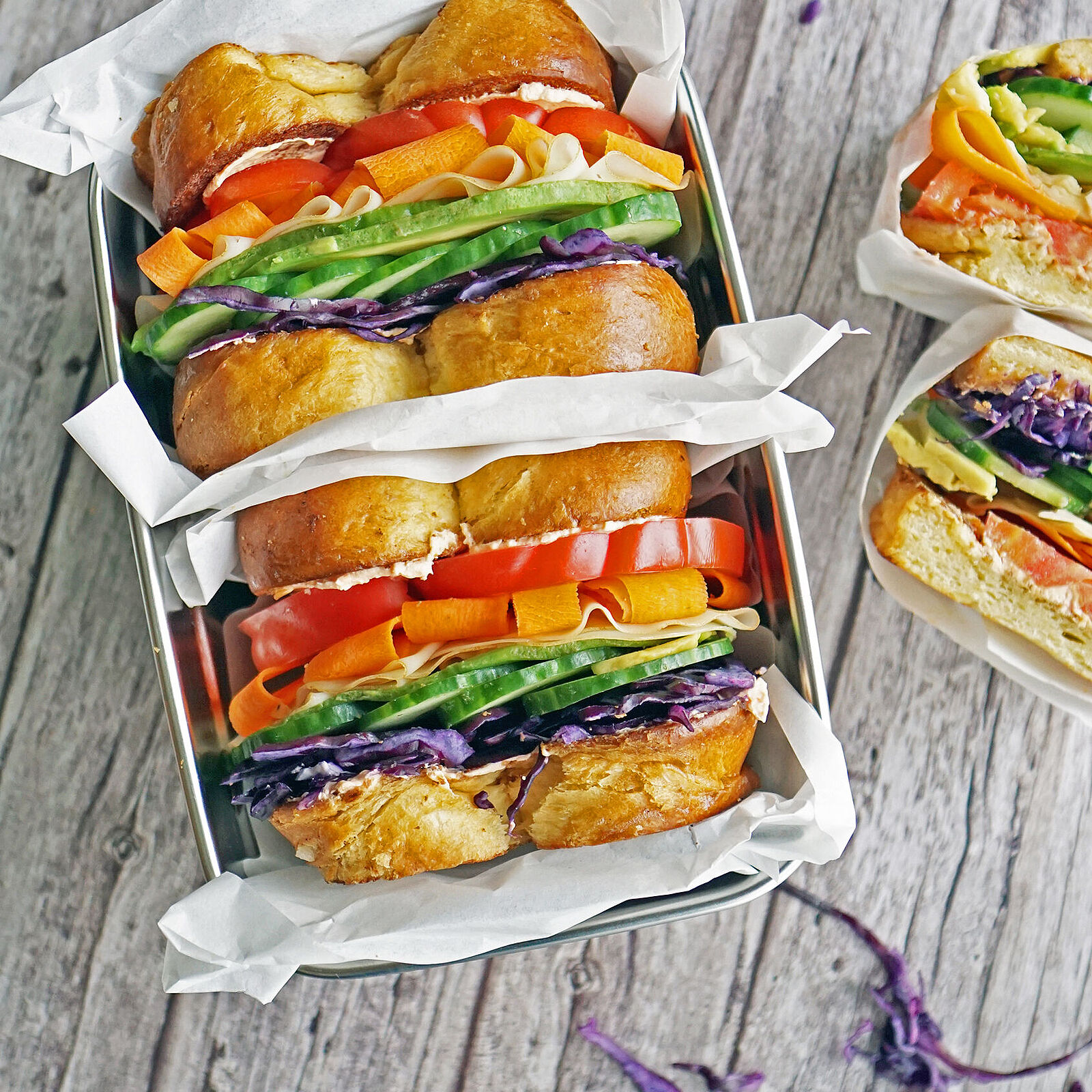 Rainbow Brioche-Sandwich