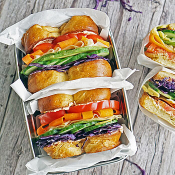 Rainbow Brioche-Sandwich