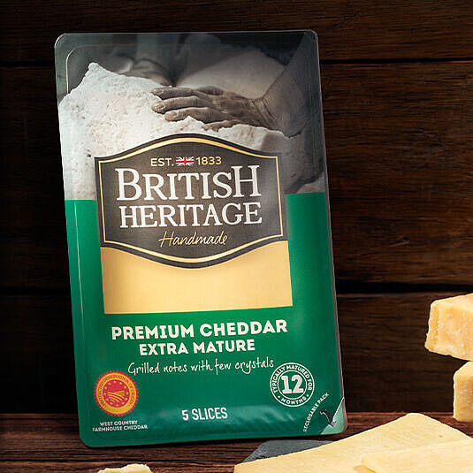 Premium Cheddar Extra Mature in Scheiben