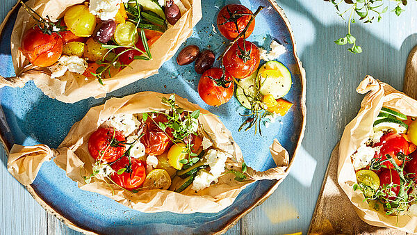 Rezept für gebackenen Feta aus dem Ofen oder vom Grill mit mediterranem Gemüse