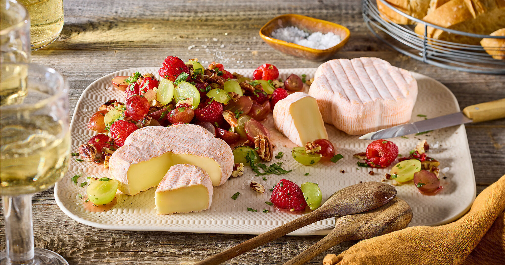 Schnelle Käse-Platte mit Traubensalat