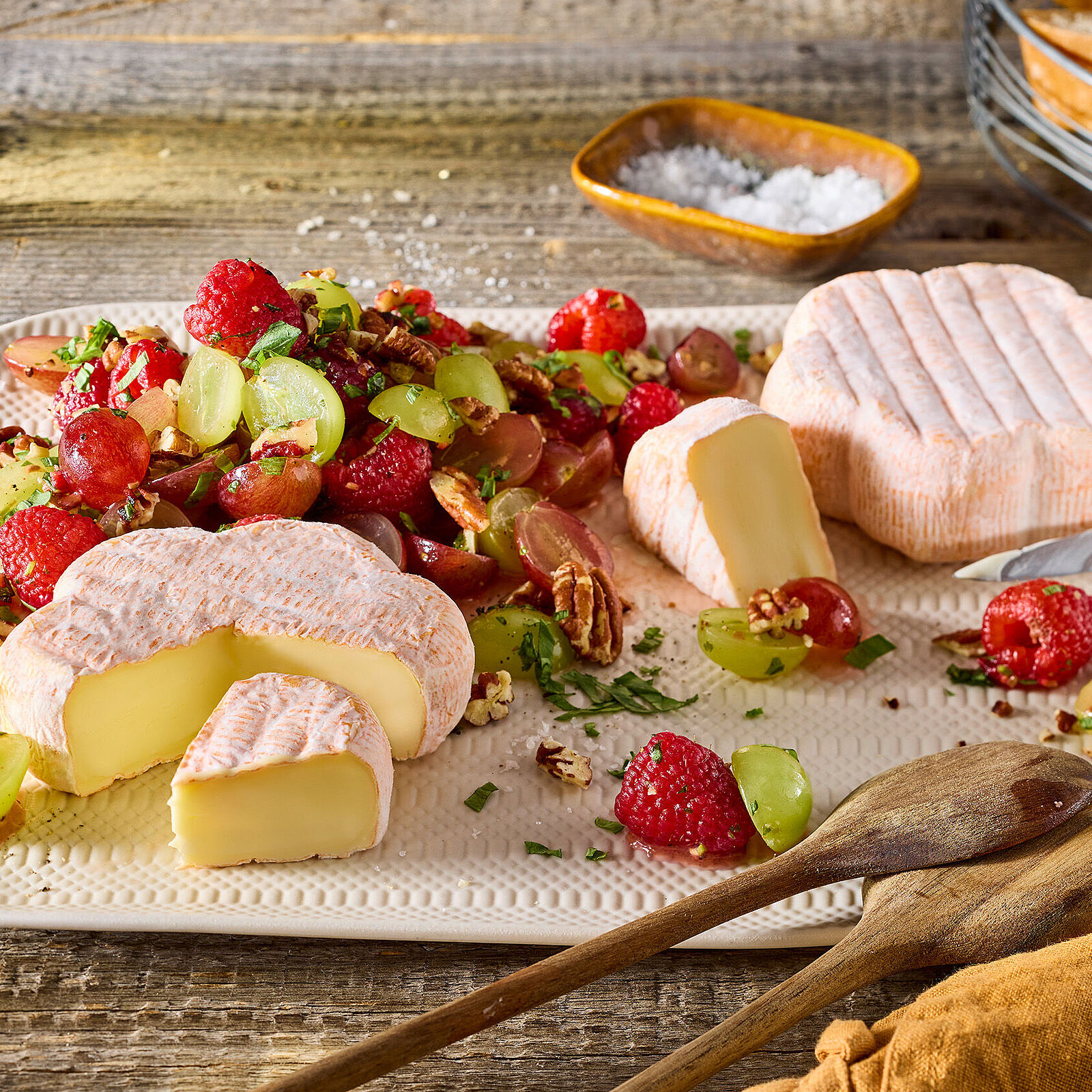 Schnelle Käse-Platte mit Traubensalat
