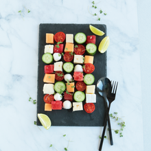 Schachbrettsalat mit Käse, Melone und Gurke