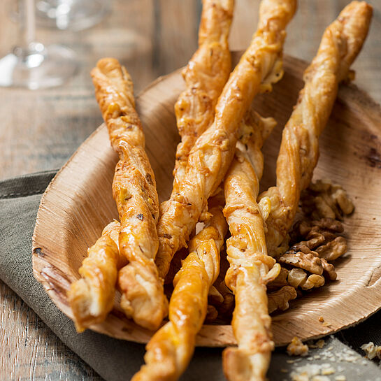 Idealer Snack: Blätterteig Käsestangen.