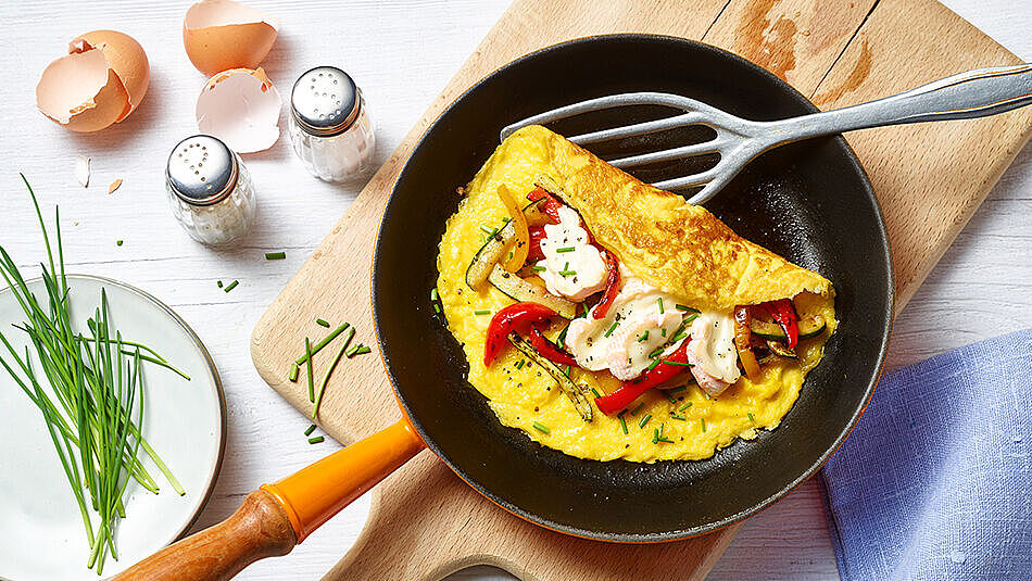 Omelett mit Käse-Gemüse-Füllung