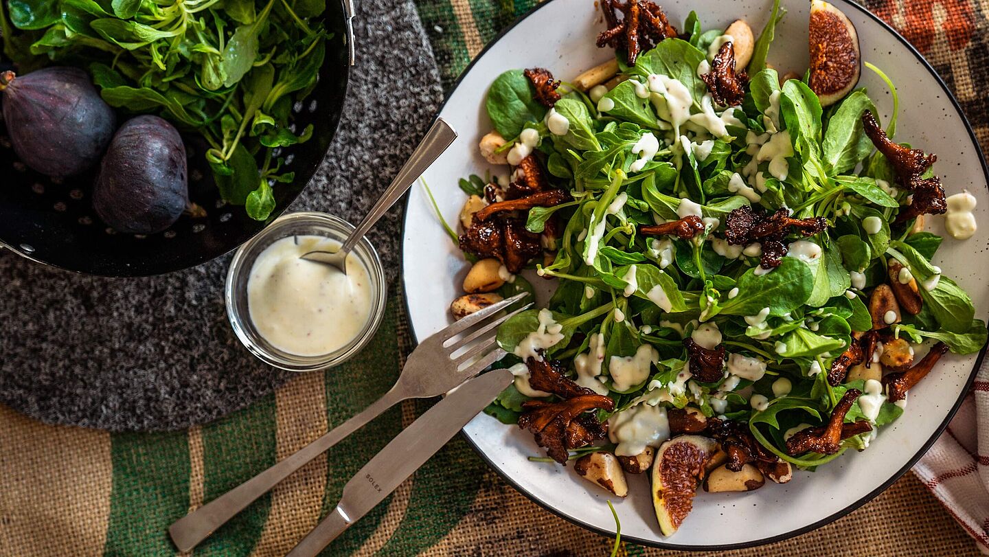 Rezept für Herbstsalat mit Feigen und Ziegenkäsedressing