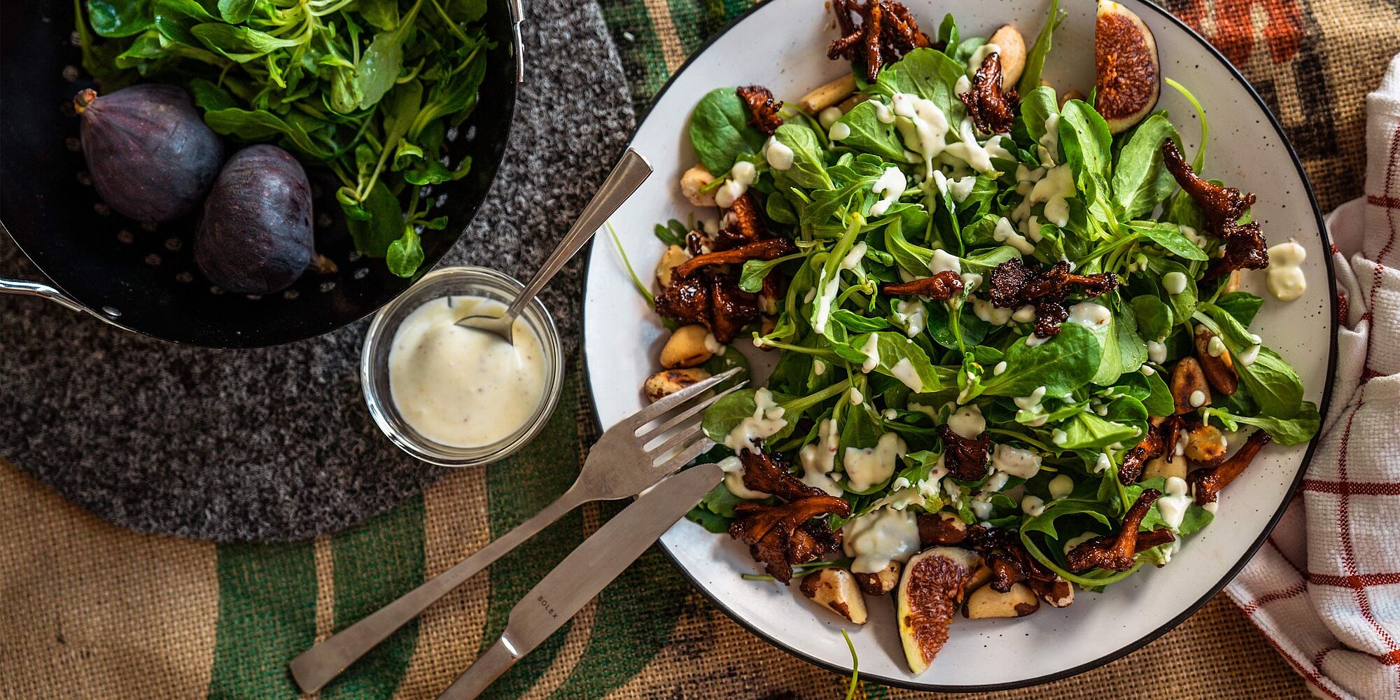 Herbstsalat mit Feigen und Ziegenkäsedressing