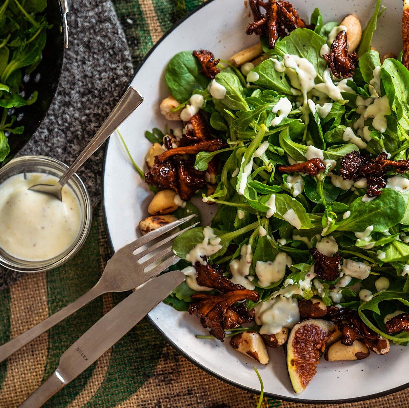 Herbstsalat mit Feigen und Ziegenkäsedressing