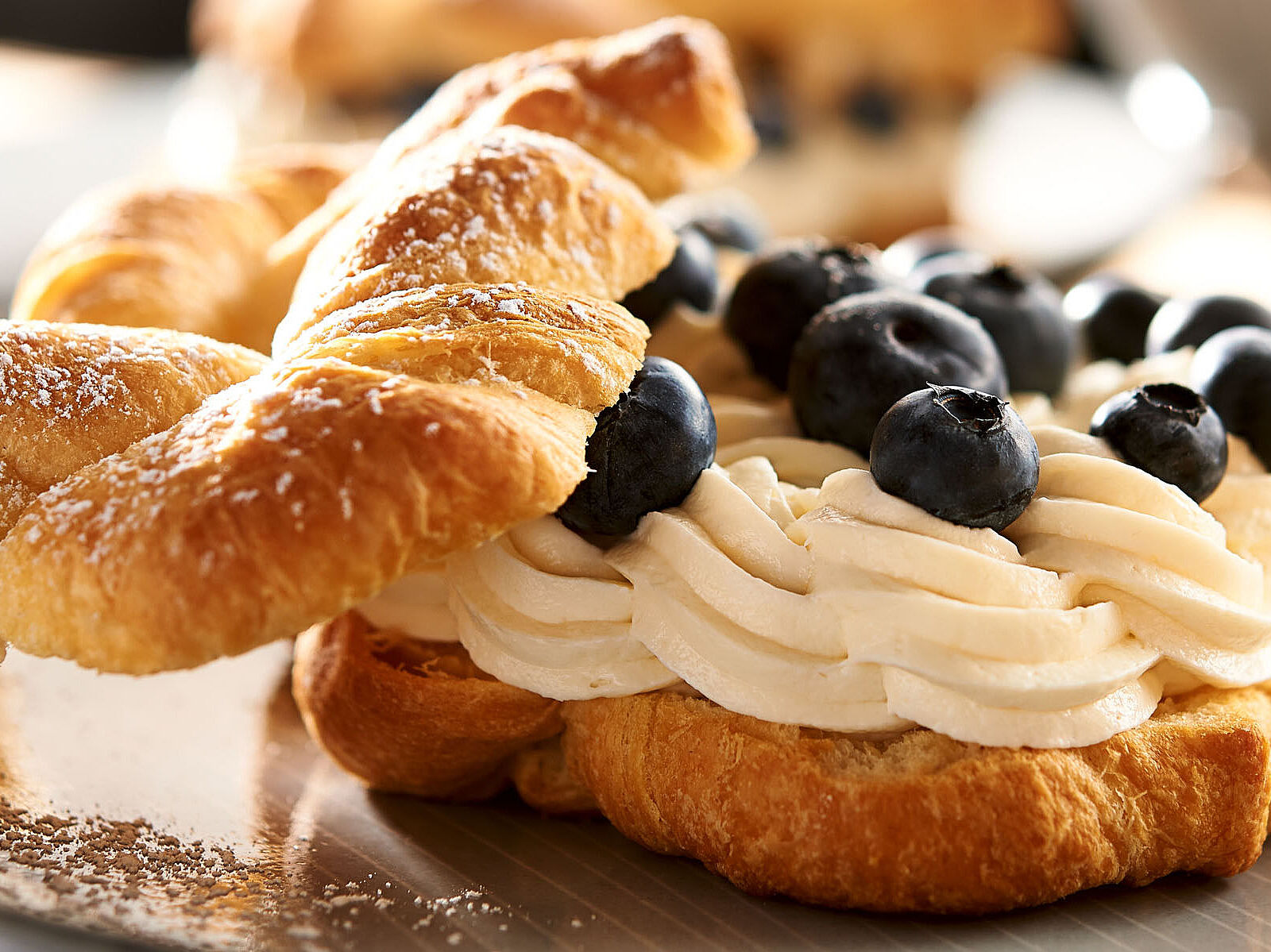 Cragel mit Bresso-Blaubeer-Füllung