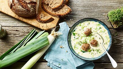 Käse Lauch Suppe Rezept mit MILKANA und Hackfleisch. Einfach köstlich!