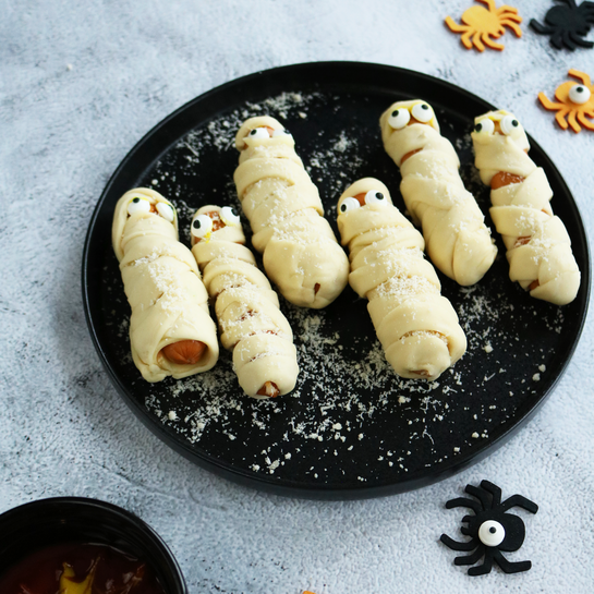 Halloween Snack Würstchen Mumie
