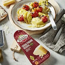 Ravioli mit Grana Padano-Kartoffelfüllung und geschmolzenen Tomaten