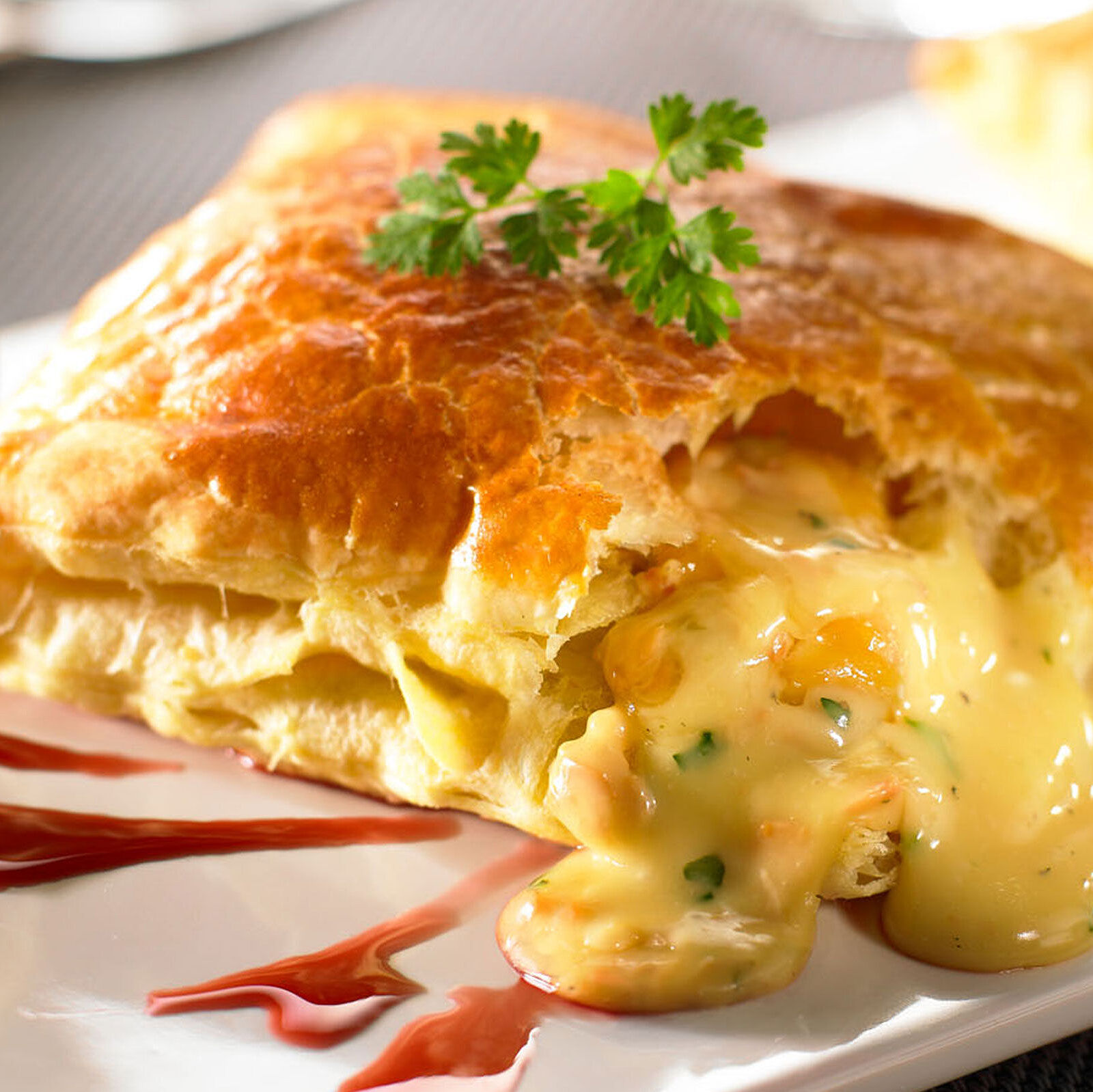 Gefüllte Blätterteigtaschen mit Berthaut Epoisses