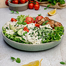 Griechische Bowl mit Hackbällchen