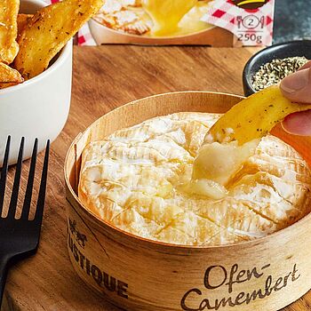 Leckere Kombination aus cremigem Käse und goldbraunen Kartoffeln für ein einzigartiges Geschmackserlebnis!