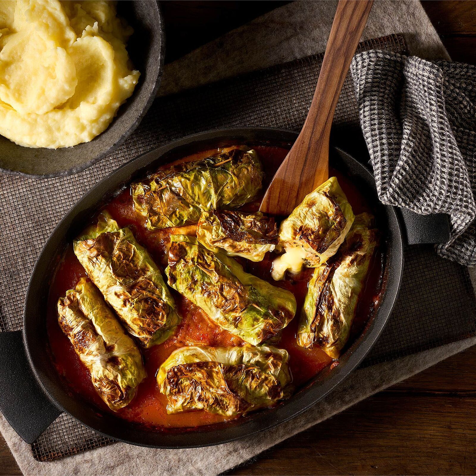 Klassische Kohlroulade mit Käseherz