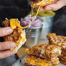 Cheeseburger aus dem Waffeleisen